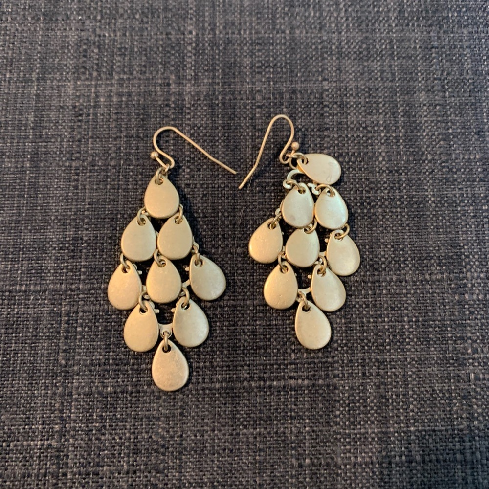 Light brushed gold dangling earrings